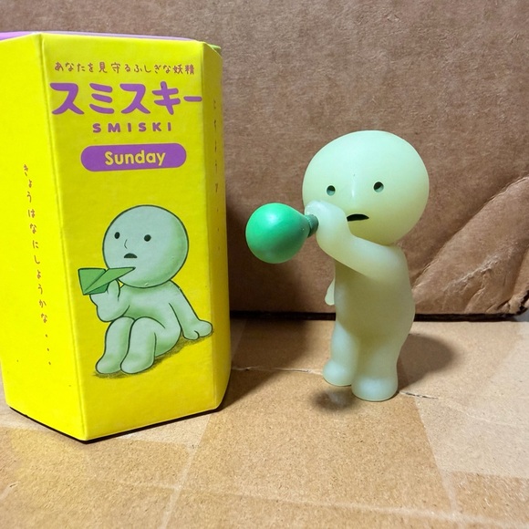 SMISKI Sunday Series - Blowing Bubbles - Picture 2 of 4